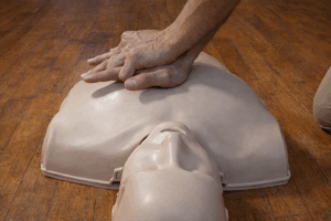 SE BRINDÓ UN TALLER DE RCP ABIERTO A TODO PÚBLICO