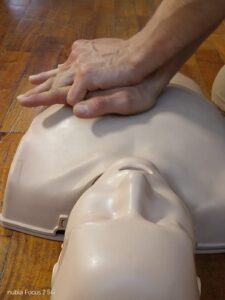 SE BRINDÓ UN TALLER DE RCP ABIERTO A TODO PÚBLICO